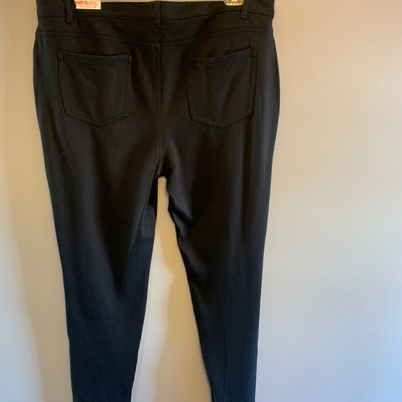NWT black pants - Picture 5 of 5